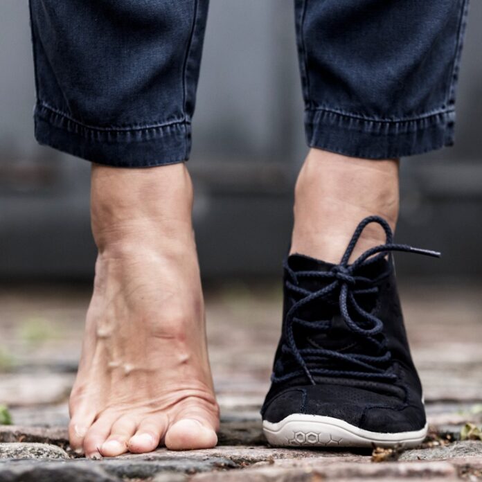best shoes for high arches and wide feet