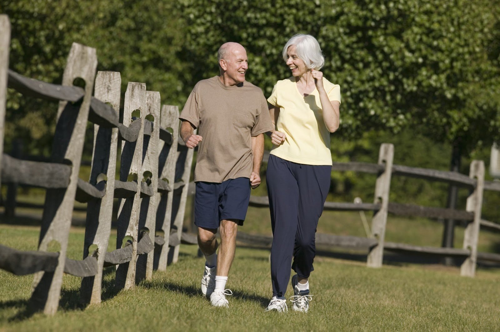 Best Walking Shoes For Elderly Woman