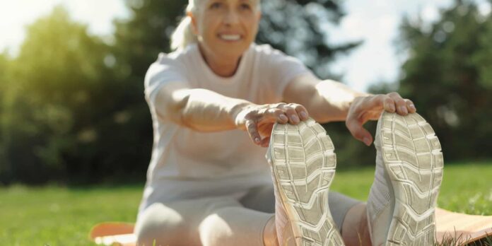 Best Walking Shoes For Elderly Woman